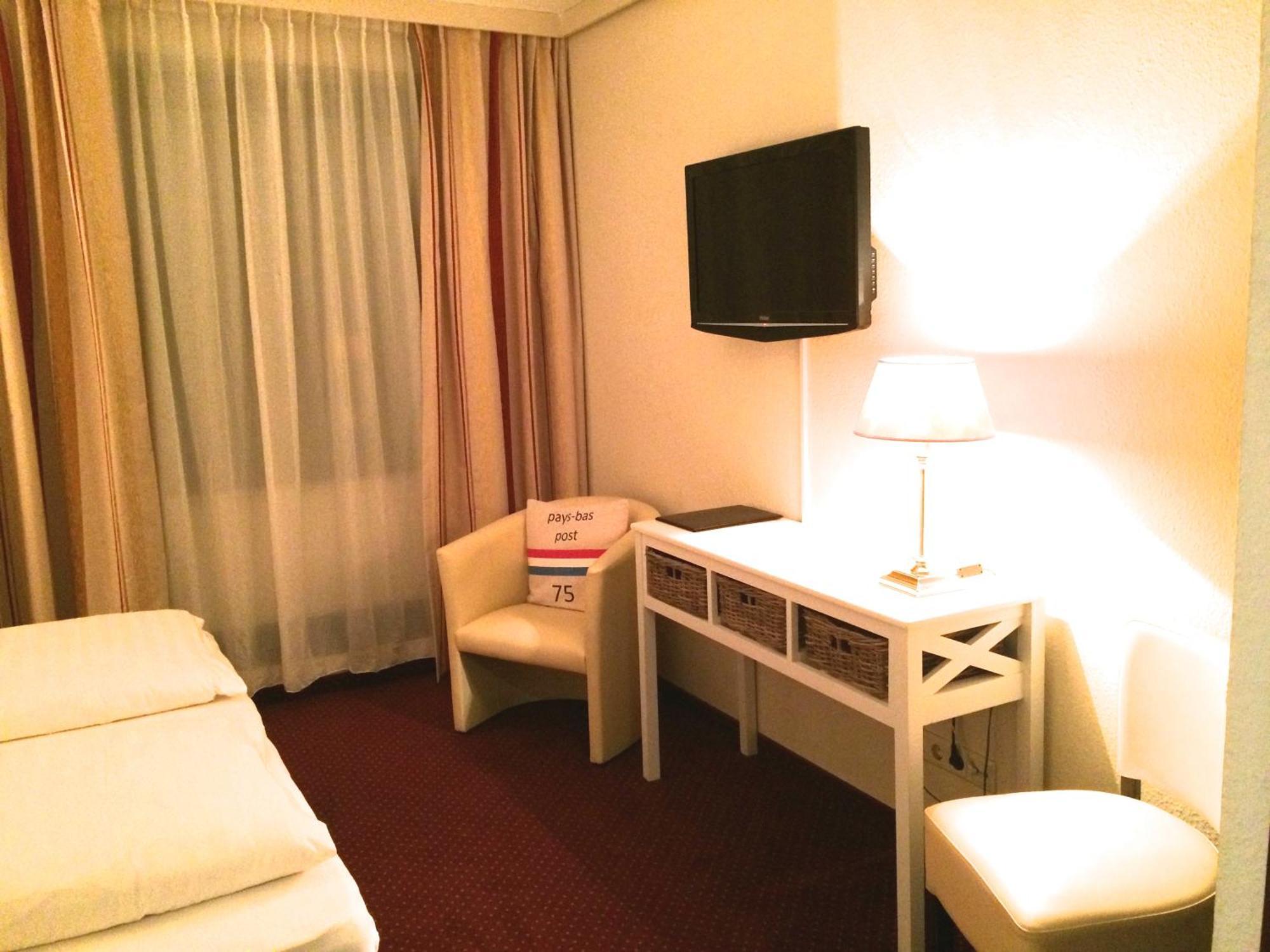 Hotel Waldkur Leer Exterior foto