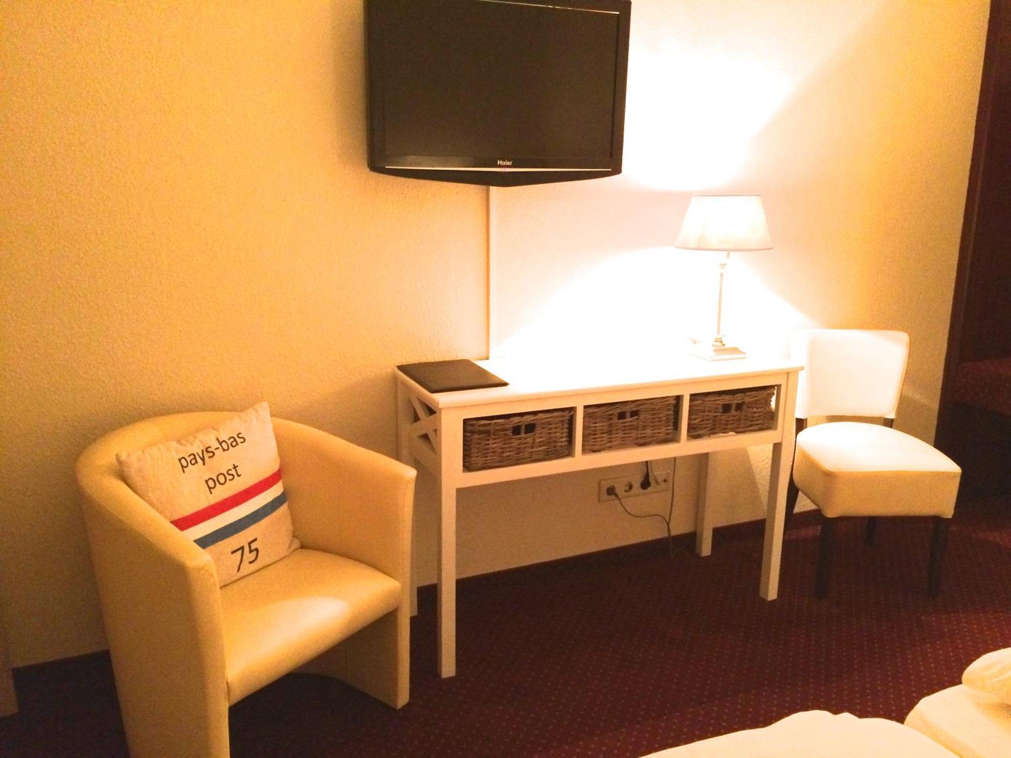 Hotel Waldkur Leer Exterior foto